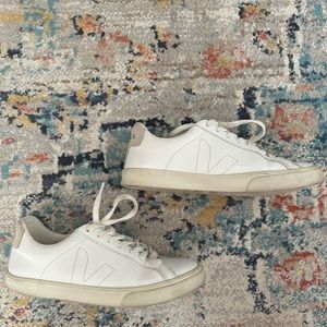 VEJA White Sneaker